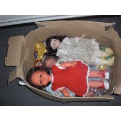 volle doos poppen voor €10