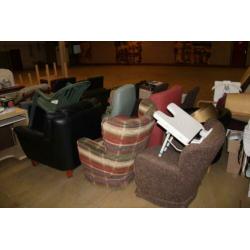 Partij Stoelen, Kastjes Fauteuils en Matrassen.