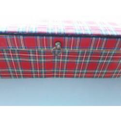 Leuke brocante stoffen doos met Schotse ruit
