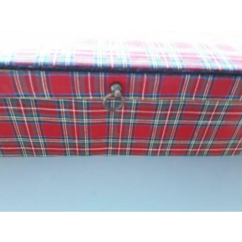 Leuke brocante stoffen doos met Schotse ruit