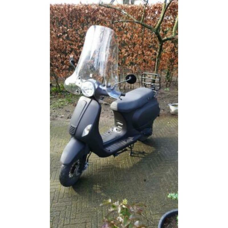 AGM vespa look snorscooter