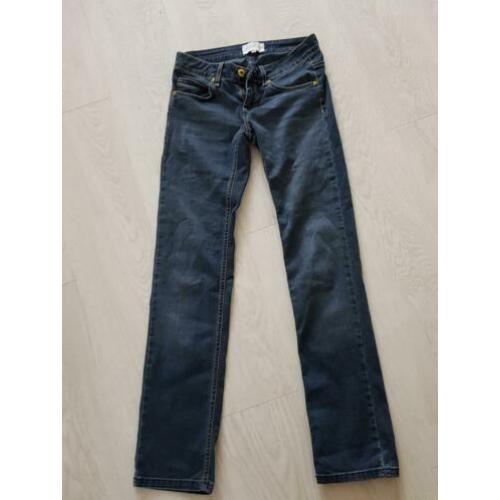 skinny jeans spijkerbroek maat 34 is maat S