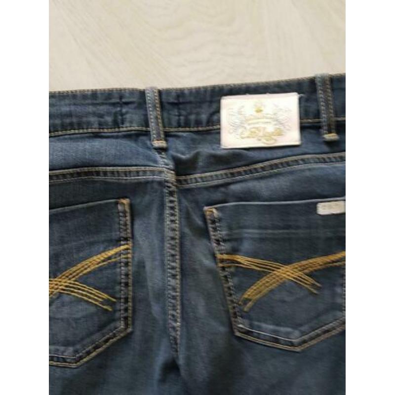 skinny jeans spijkerbroek maat 34 is maat S