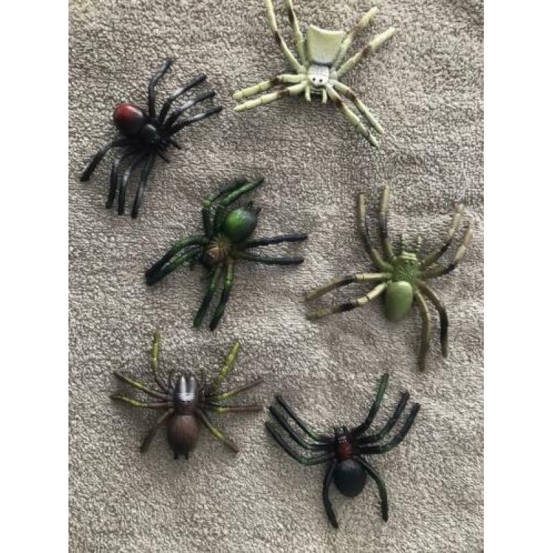 Plastic spinnen!! 6 stuks