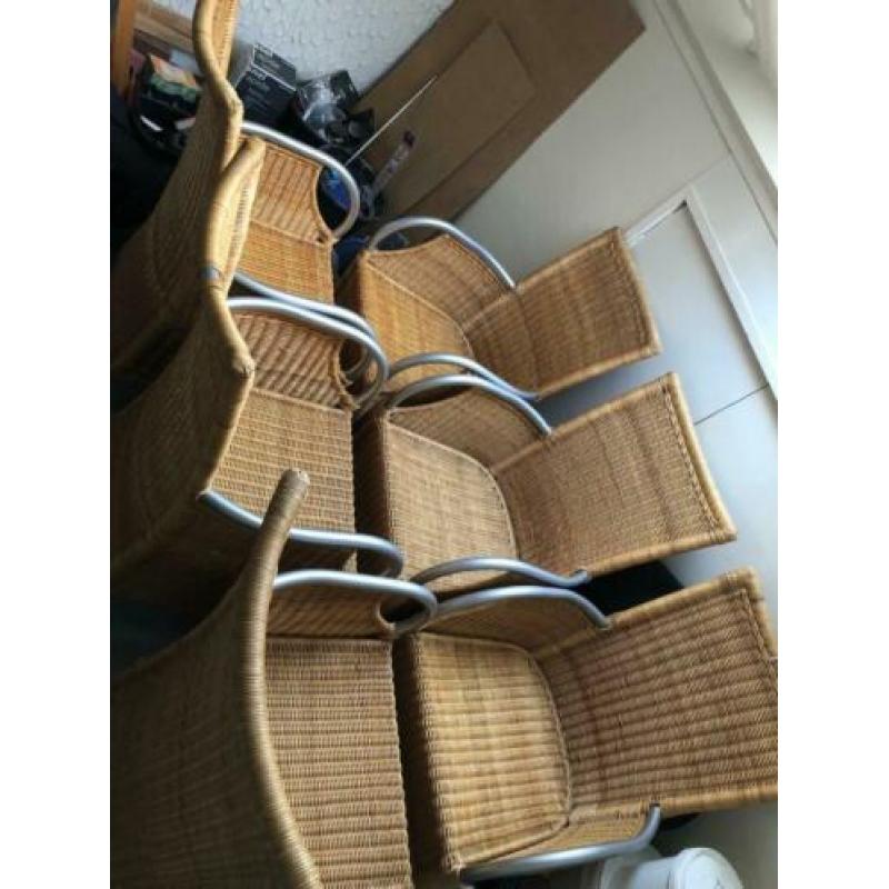 6 luxe rieten stoelen