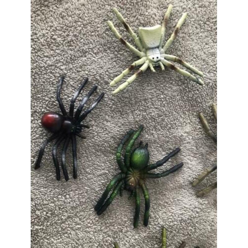 Plastic spinnen!! 6 stuks