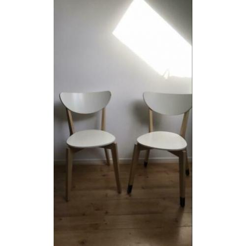 Twee ikea houten eetkamer stoelen scandinavisch design