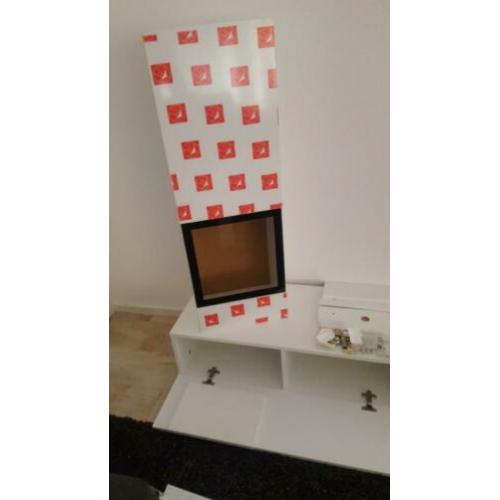 Tv want set wit .