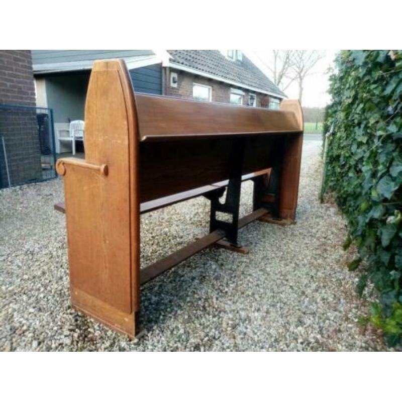 Antieke kerkbank
