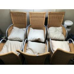 6 luxe rieten stoelen