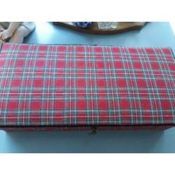 Leuke brocante stoffen doos met Schotse ruit