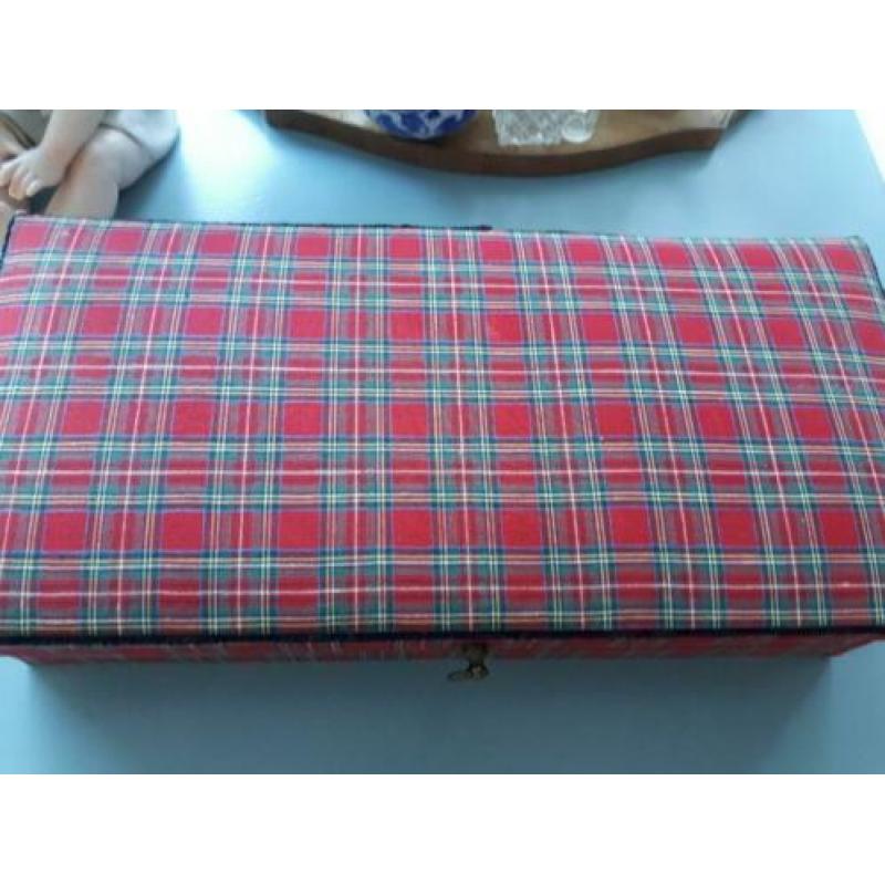 Leuke brocante stoffen doos met Schotse ruit