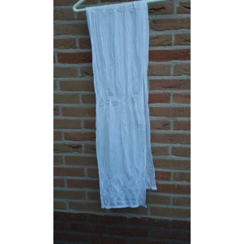 Mooie witte sjaal met wat glitertjes