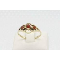 14 Karaat. Antieke gouden ring met bloedkoraal. Maat: 16.75