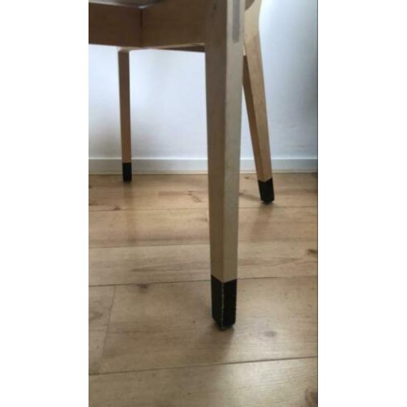 Twee ikea houten eetkamer stoelen scandinavisch design