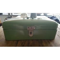 Groene emaille brooddoos, landelijk en brocante