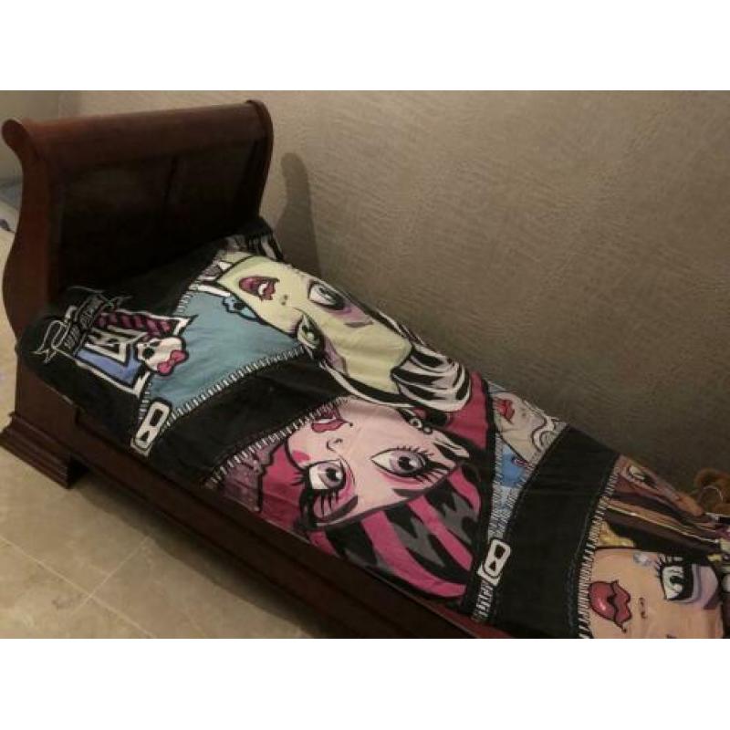 Mooi bed sleebed koloniaal