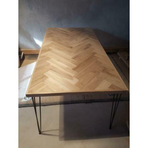 Eiken visgraat tafel vanaf 437,- Inc. Poten