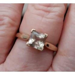 9 karaat geelgouden ring met zeldzame zultaniet
