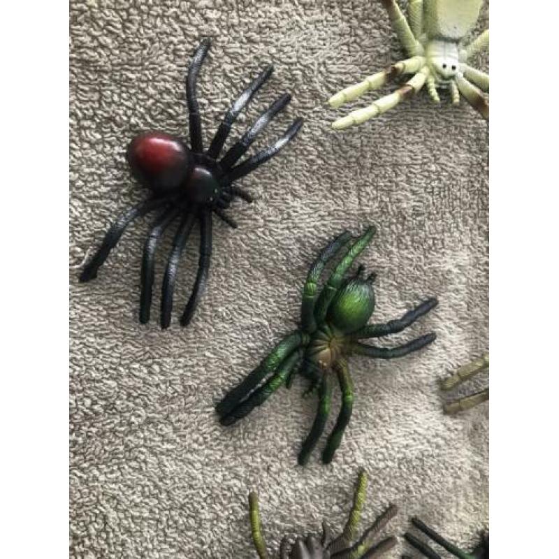 Plastic spinnen!! 6 stuks
