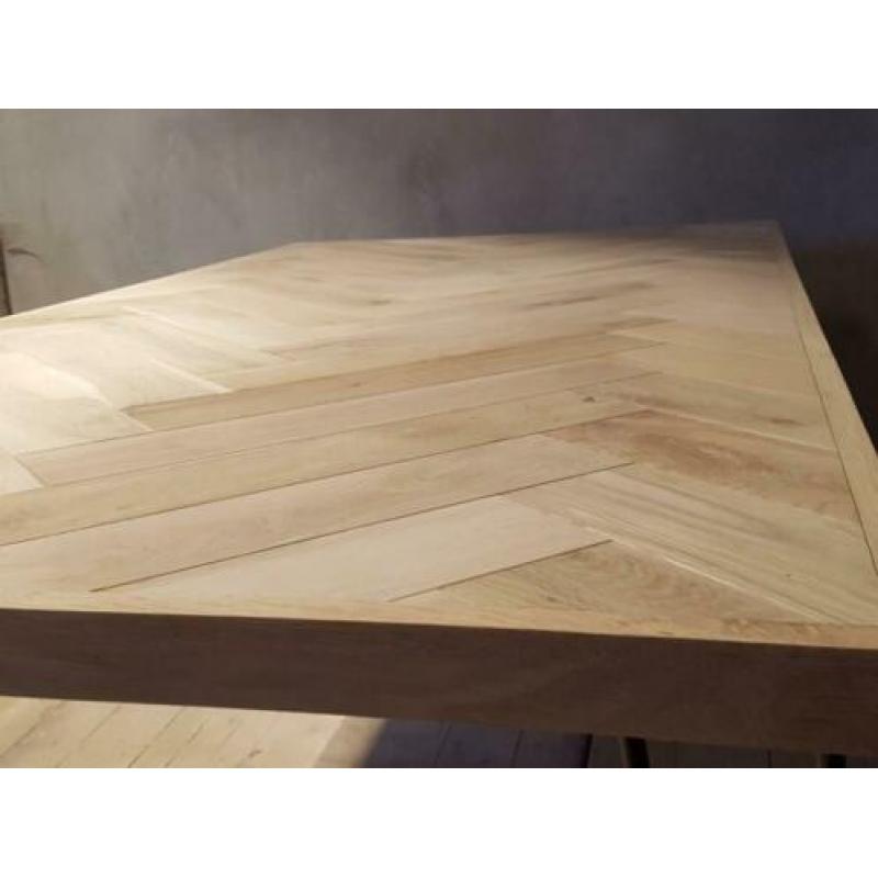 Eiken visgraat tafel vanaf 437,- Inc. Poten