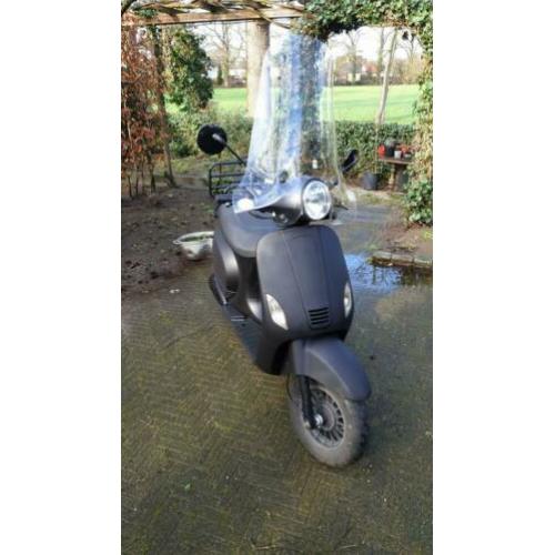 AGM vespa look snorscooter
