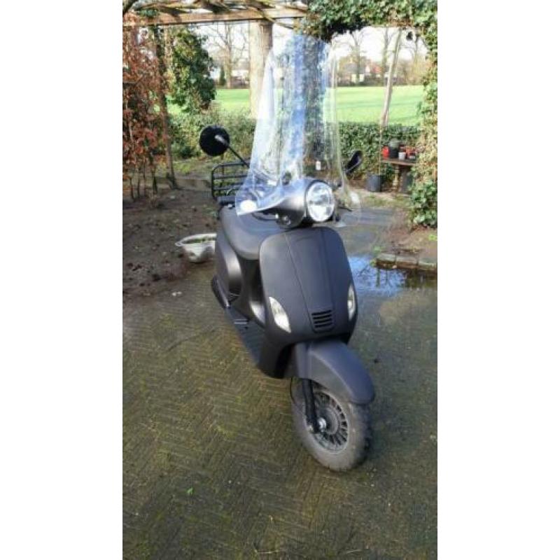 AGM vespa look snorscooter