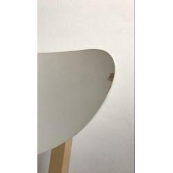 Twee ikea houten eetkamer stoelen scandinavisch design
