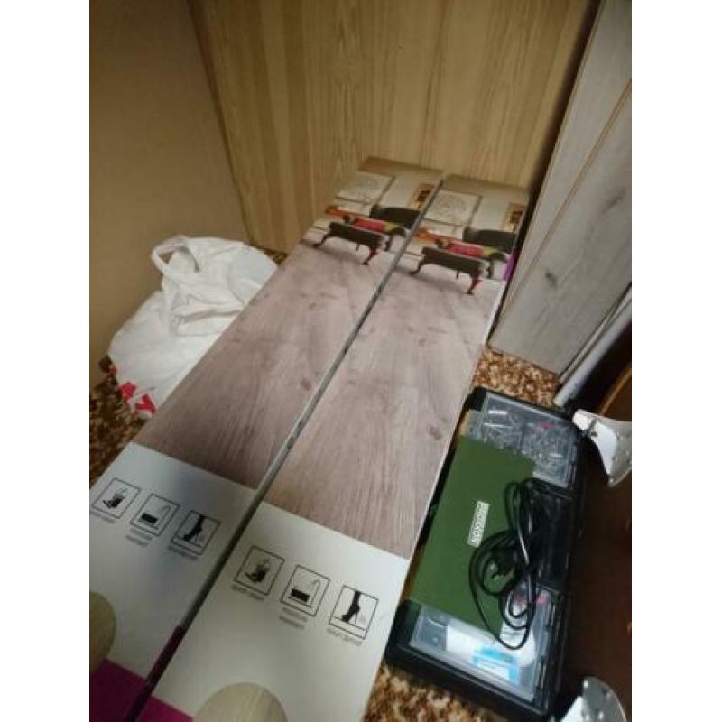 pvc klik laminaat 38m2 nieuw met reliëf en ondervloer