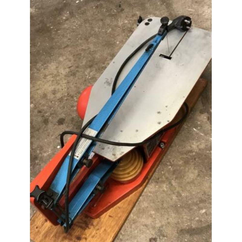 Hegner multicut-2S figuurzaagmachine