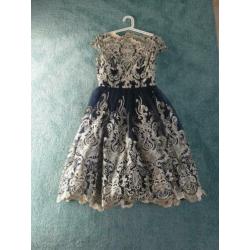 Chi chi londen cocktail jurk blauw met goud maat 38 / 10