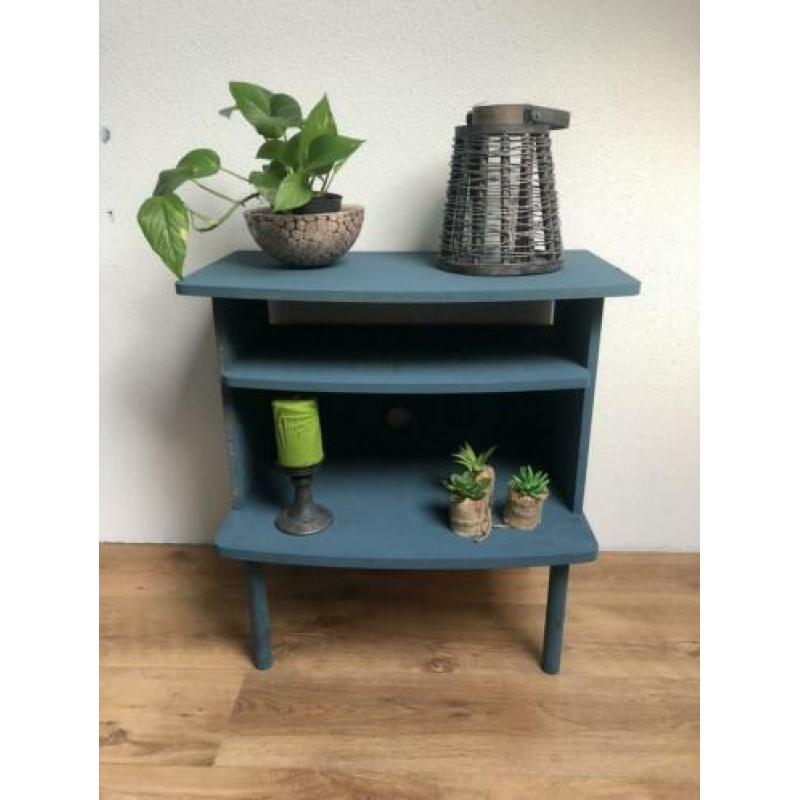 Super leuk tafeltje/kastje voor in de woon of slaapkamer