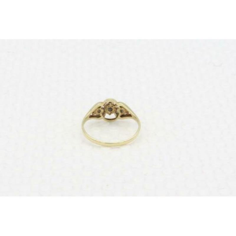 14 Karaat. Antieke gouden ring met bloedkoraal. Maat: 16.75