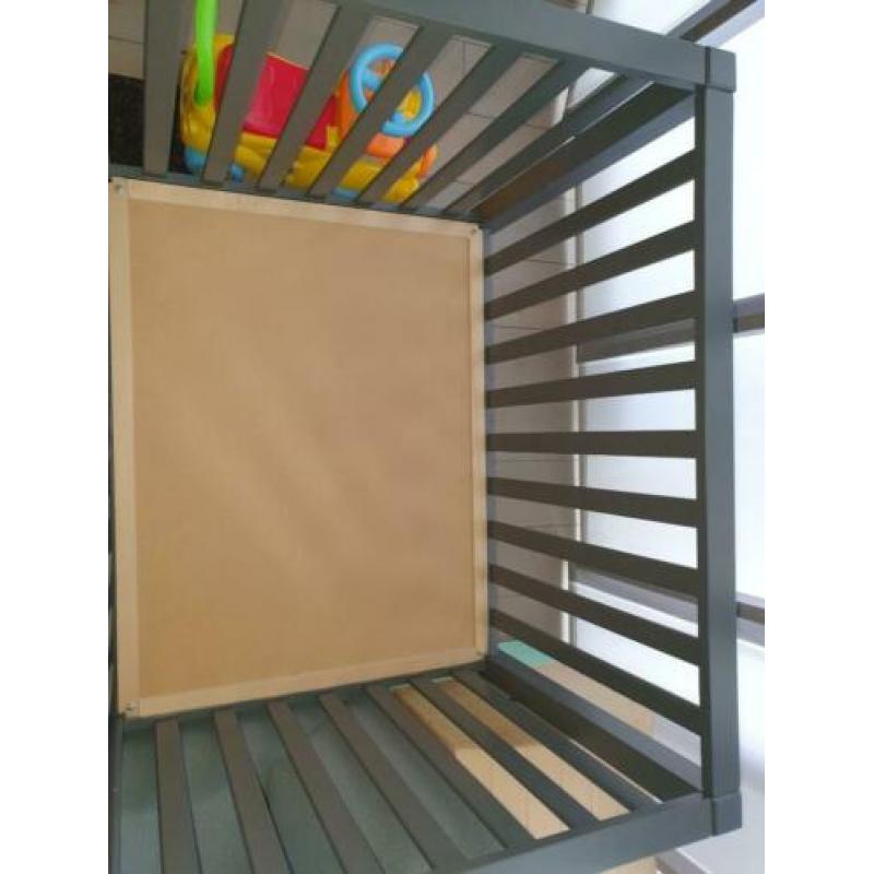 Box met mobiel