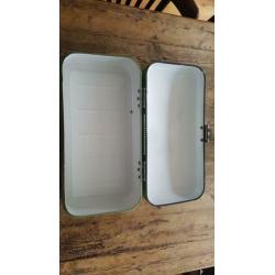 Groene emaille brooddoos, landelijk en brocante