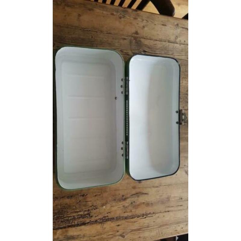 Groene emaille brooddoos, landelijk en brocante