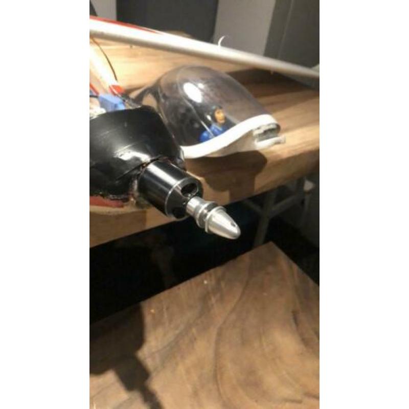 Rc vliegtuig inclusief motor regelaar en servo’s