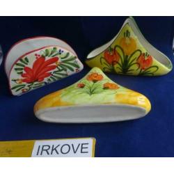VROLIJKE SERVETHOUDERS AARDEWERK * 3 Stuks *