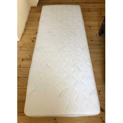 2 uitstekende matrassen 80 x 210 cm