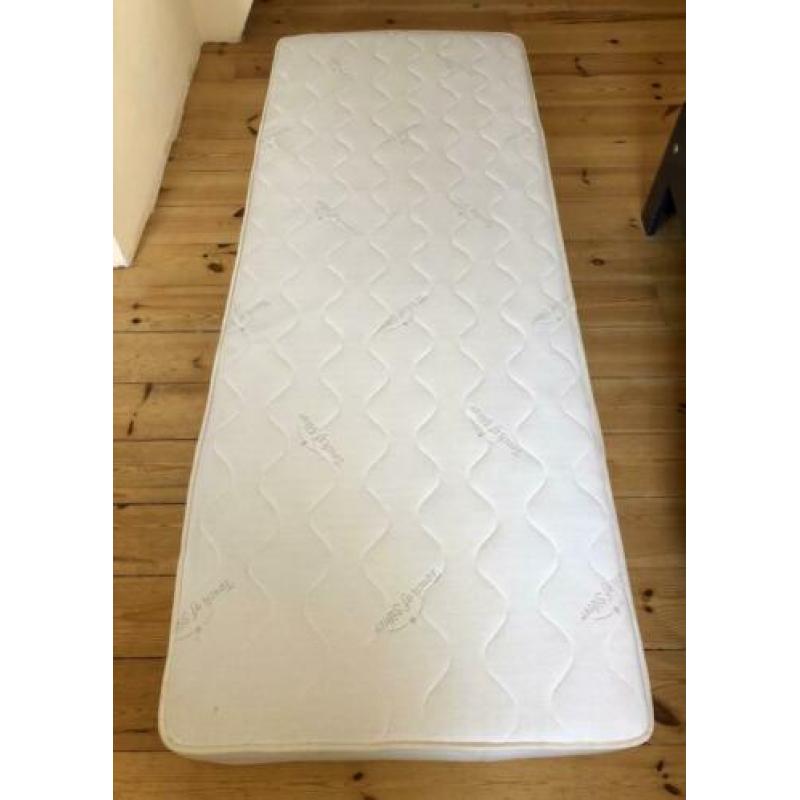 2 uitstekende matrassen 80 x 210 cm