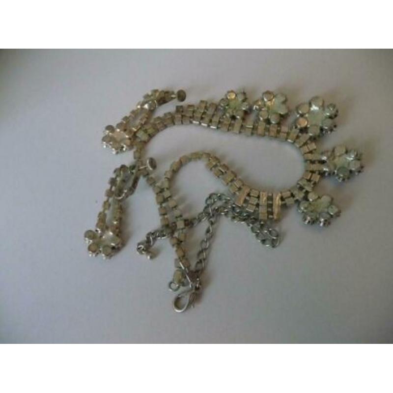Fraaie j.80 set: ketting en oorbellen van facetgesl.kristal