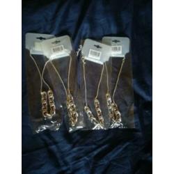 Grote doos vol nieuwe dames sieraden