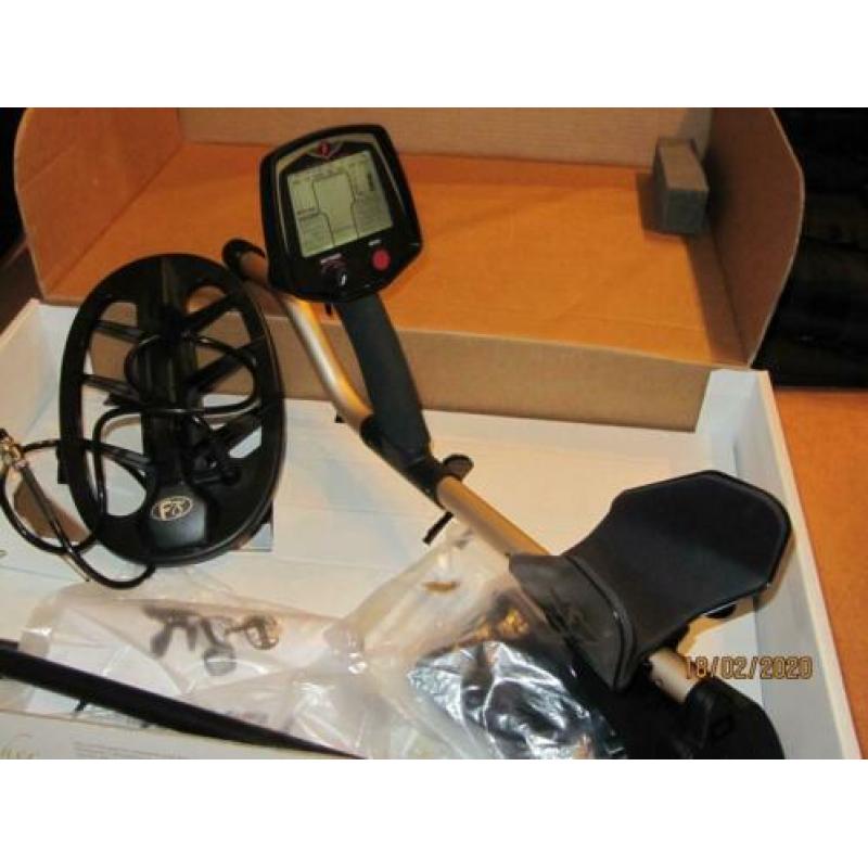 Gloednieuwe Fisher F75 metaaldetector