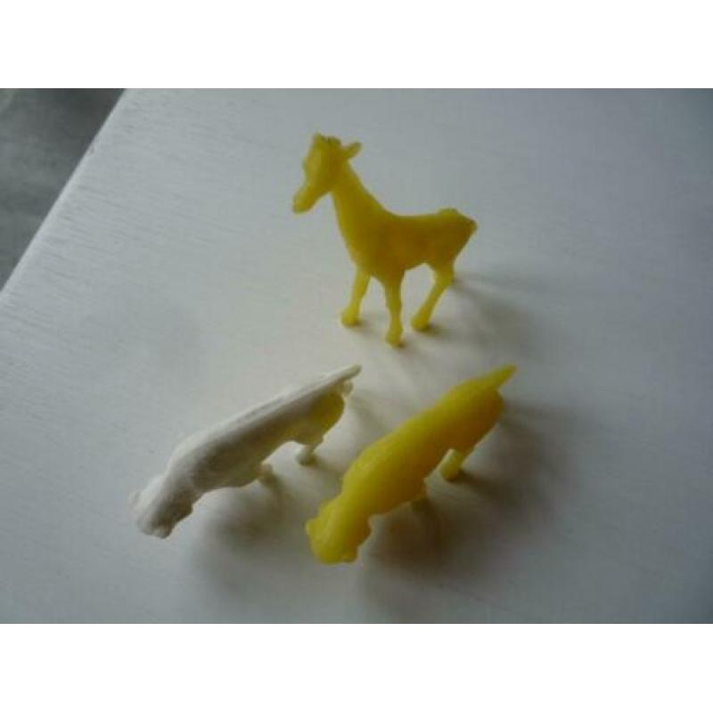 3x Kunststof Figuurtjes Giraffe en Bizon