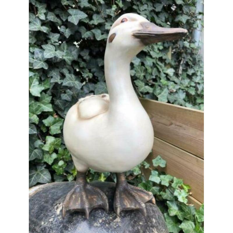 Mooi beeld van een eend-old-look white, polystone-eend