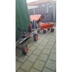 Twee skelters met aanhanger