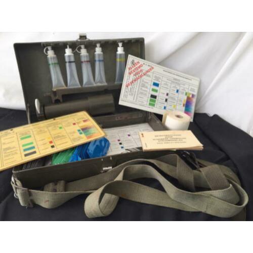 Detectie set chemische strijdmiddelen metalen doos