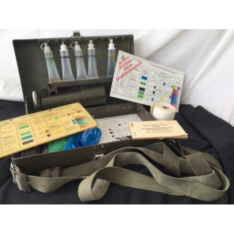 Detectie set chemische strijdmiddelen metalen doos