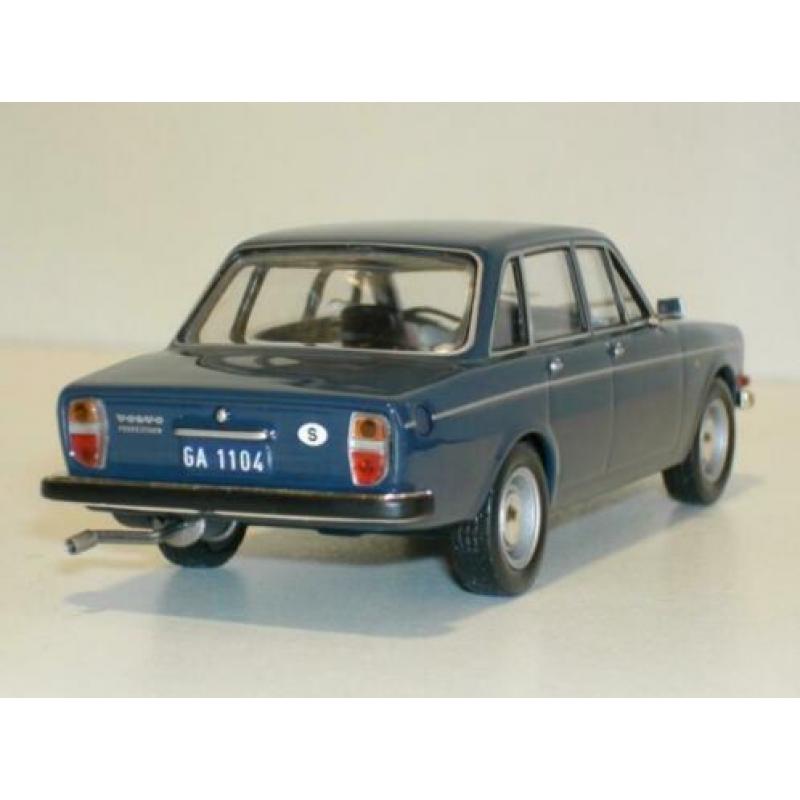 Volvo 144 donkerblauw 1971 . Ixo . Models schaal 1:43 .