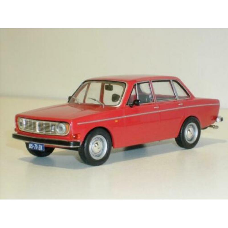 Volvo 144 donkerblauw 1971 . Ixo . Models schaal 1:43 .